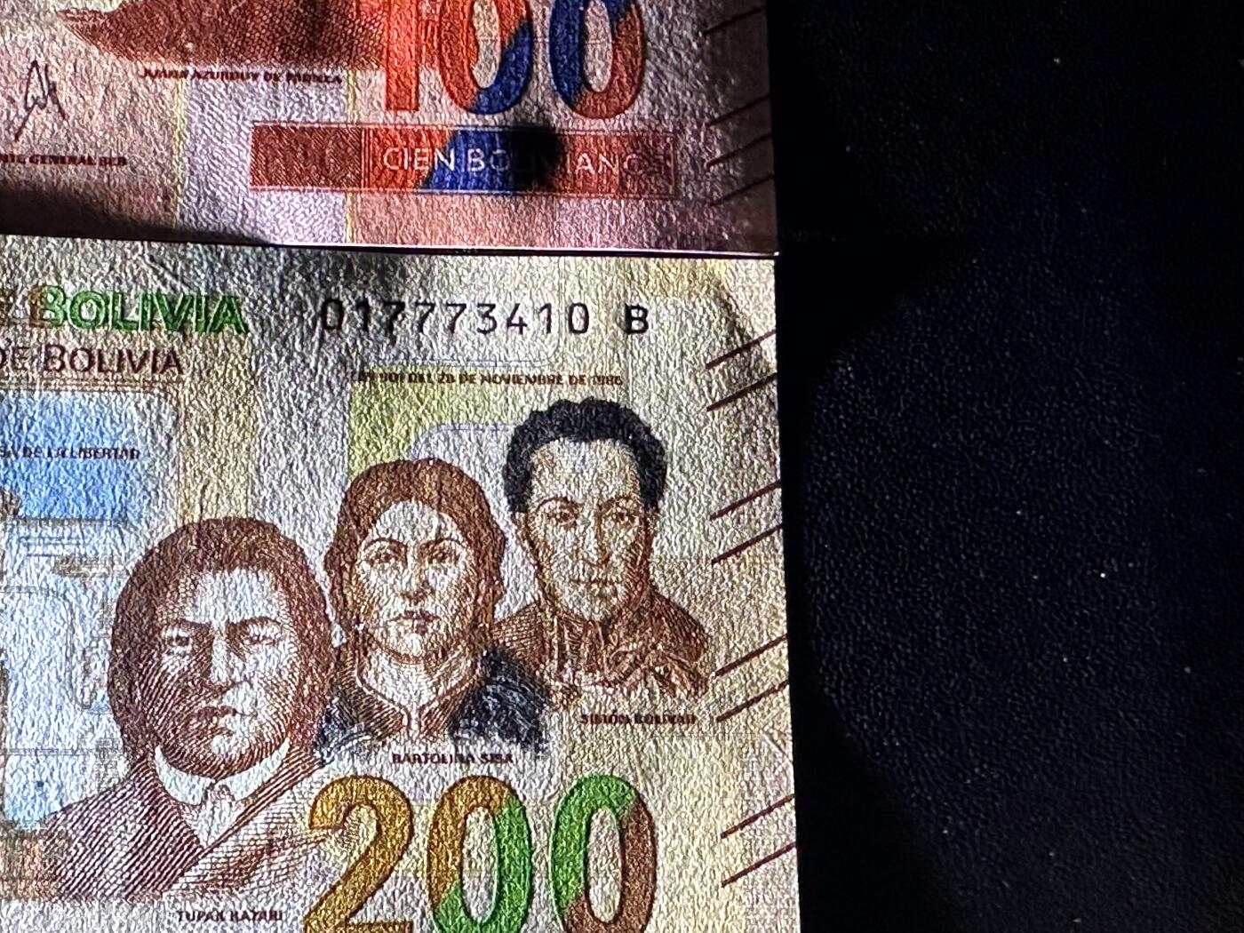 《外钞收藏家》第六百一十一期（农历新年第一场/快递恢复正常再发货）（长期征集拍品、欢迎藏友们联系合作） 玻利维亚100和200面额 2张一起 全新 尾（20、10）一个角不绝