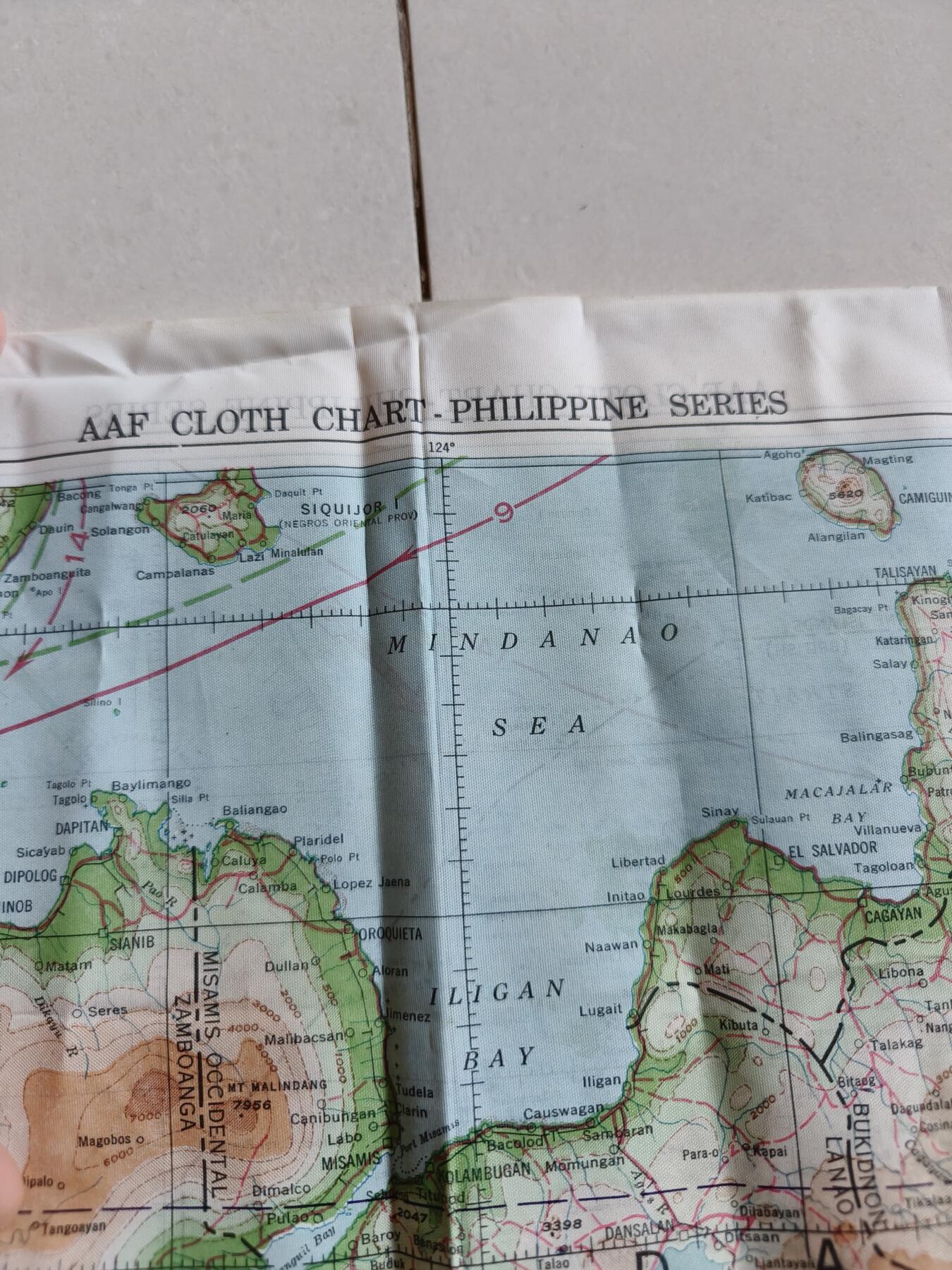 老王徽章第182期 美国二战陆军航空兵逃生图 东南亚战区 两面分别为菲律宾棉兰老岛和马来西亚北婆罗洲 尺寸约100×60cm 少见地区