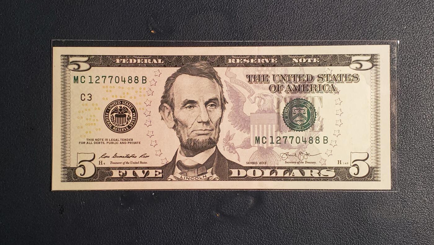 2013年版美国5美元纸币 林肯头像 全新未流通（发发号、双喜号）