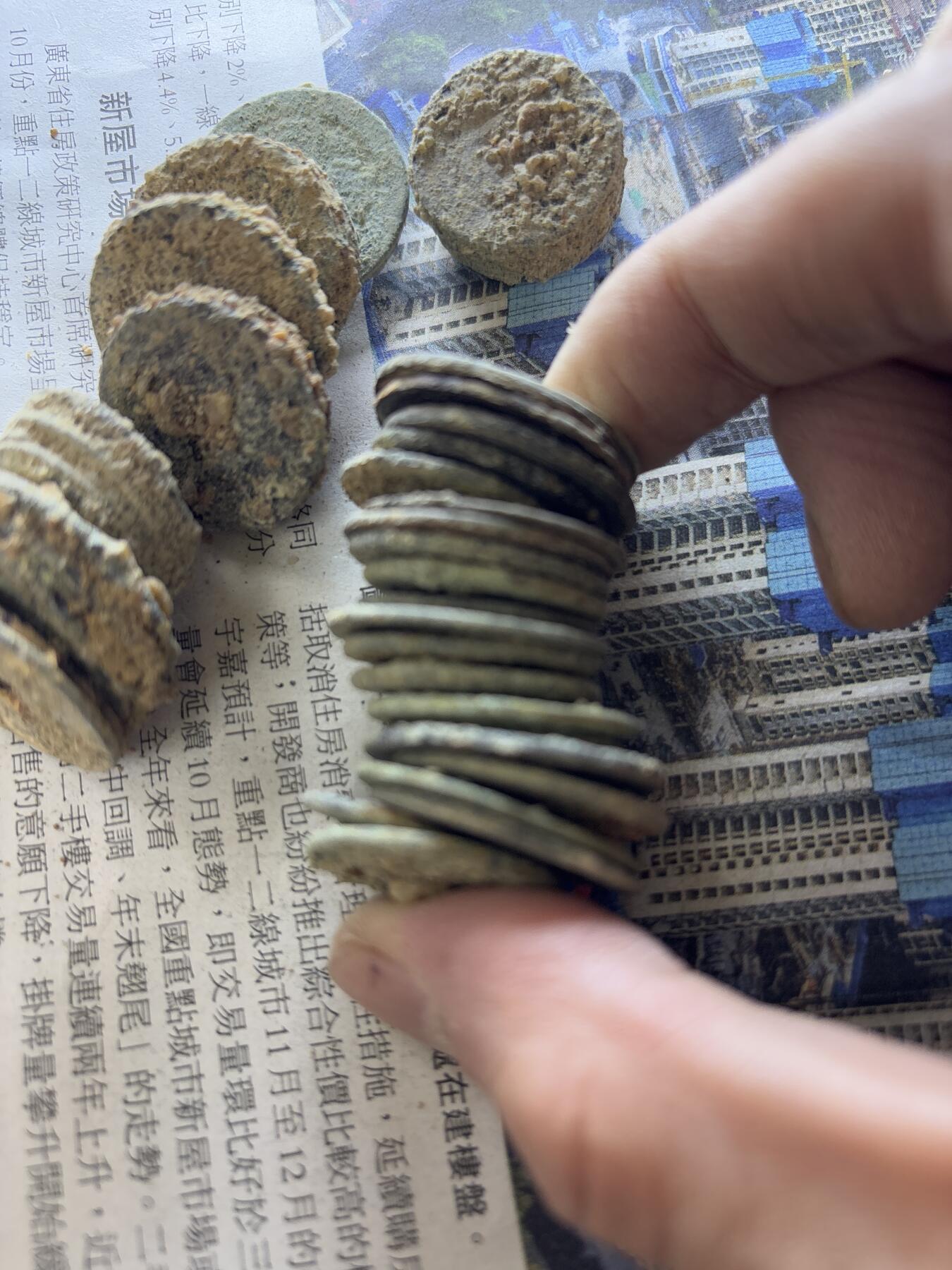 【金马踏春，泉马奔腾】2026 年新年贺岁场，（定于年初五接财神截拍）祝各位老板马到成功，马上有钱，愿岁岁平安喜乐顺遂 32 连左右分 8 坨➕散片 22 个，25+有好几个，重 199 克，河道清筒子，清顺治到宣统，有几率出顺治，雍正，太平天国等好钱，这种货某某直播间都是按个算的，喜欢的不要错过了