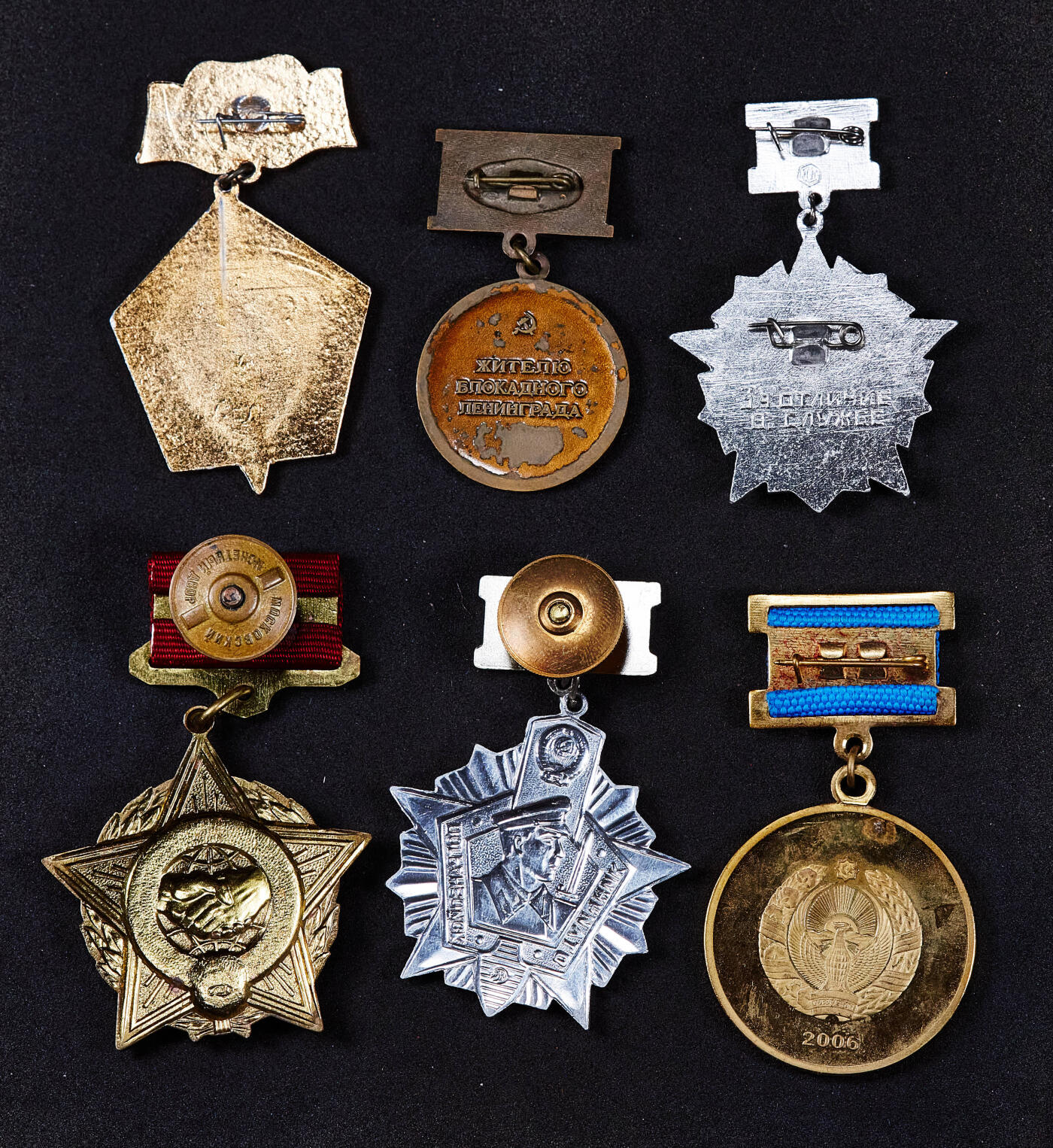 【俄甄集藏】马年新春第一拍 2026年(048)02-25星期三 晚 19:30 全场包邮 苏联国际战士友谊奖章，乌兹别克斯坦2006年独立15周年奖章与其他证章6枚一组