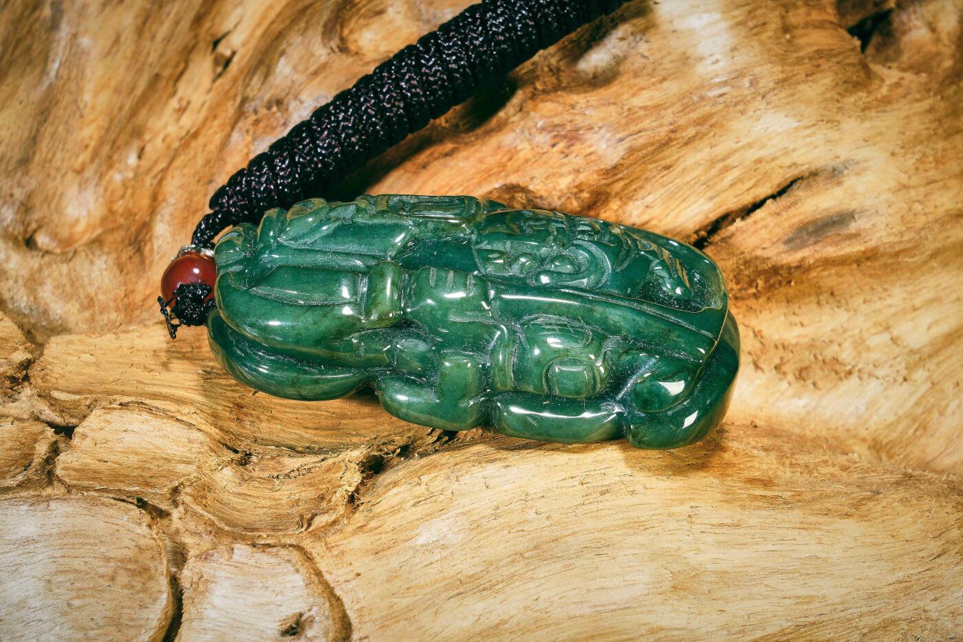 上海都达杂项专场三十一【全场包邮】  天然翡翠（A货）精雕《武财神》挂件 附鉴定证书89-37