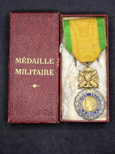 凯旋世界勋赏（持续上新中）（第22期新年大拍）（欢迎送拍）（对拍品有疑问请询问客服，不接受到手刀，出价默认拍品品相。请认真阅读拍卖规则！出价默认已认可！）（收到货请录制开箱视频，无视频概不处理问题。） - 法兰西第三共和国原盒军事功绩勋章银制21g