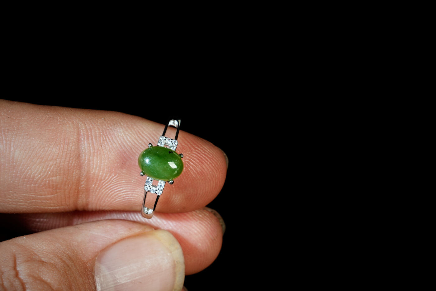 上海都达杂项专场三十一【全场包邮】  天然和田玉蛋面戒指 附鉴定证书89-114