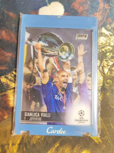 周四第100期阳大大卡牌拍卖第100期（持续收拍品，周六晚上九点截拍，进群福利早知道） - 尤文图斯 96年欧洲冠军杯 队长光头维亚利 捧杯时刻纪念限定卡 普彩 带卡帝专属卡砖