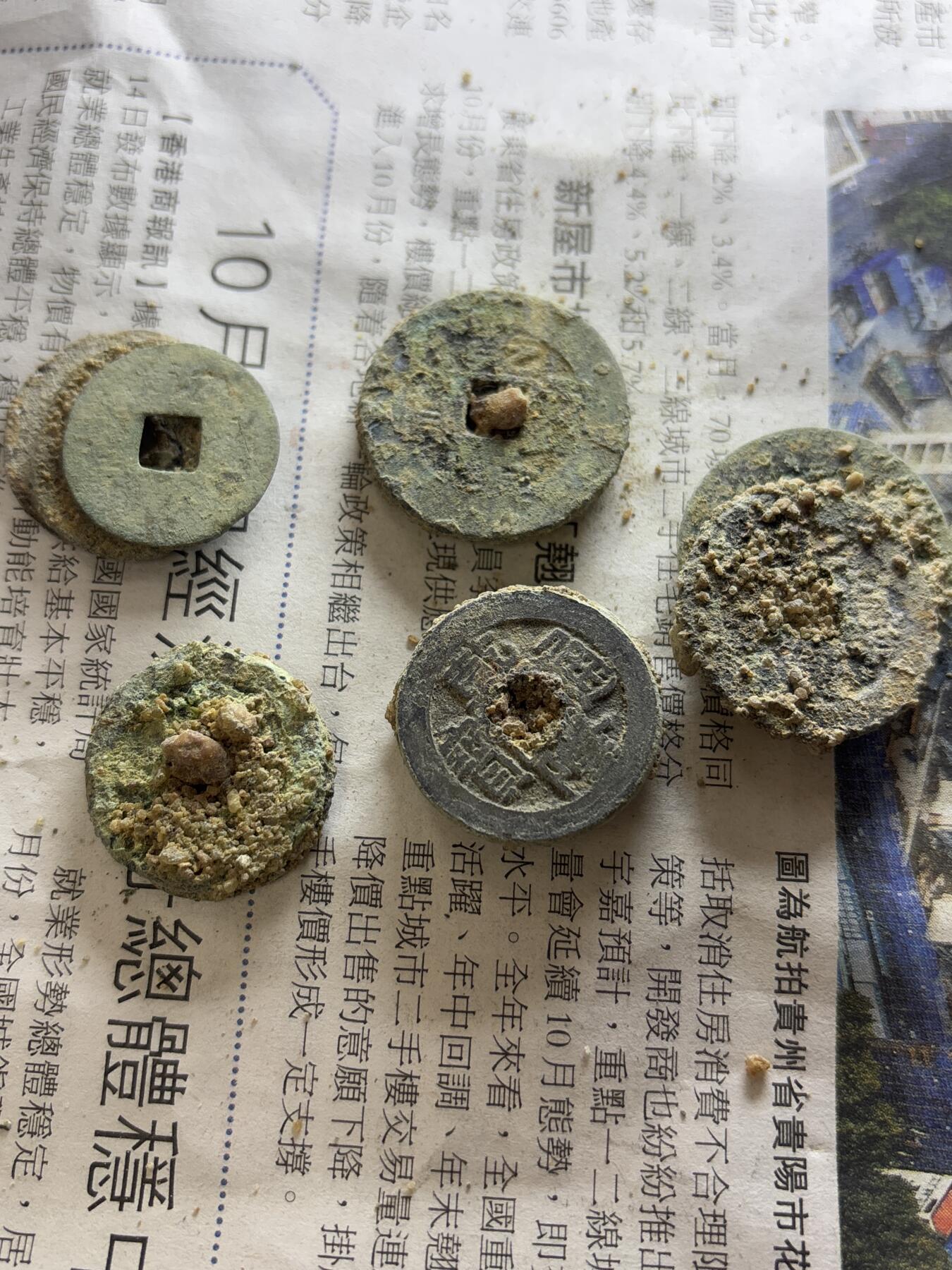 【金马踏春，泉马奔腾】2026 年新年贺岁场，（定于年初五接财神截拍）祝各位老板马到成功，马上有钱，愿岁岁平安喜乐顺遂 12 连分 4 坨➕3 片，重 52.5 克，河道清筒子，清顺治到宣统，有几率出顺治，雍正，太平天国等好钱，这种货某某直播间都是按个算的，喜欢的不要错过了