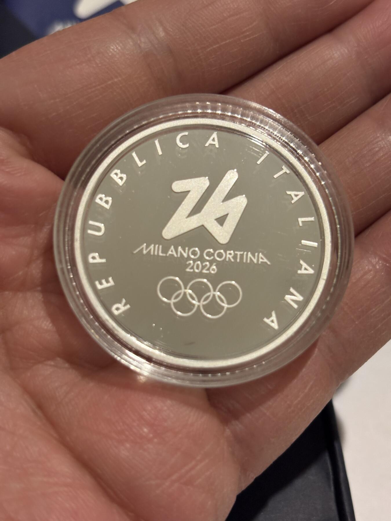2026年米兰-科尔蒂纳丹佩佐冬季奥运会 而发行的官方纪念银币