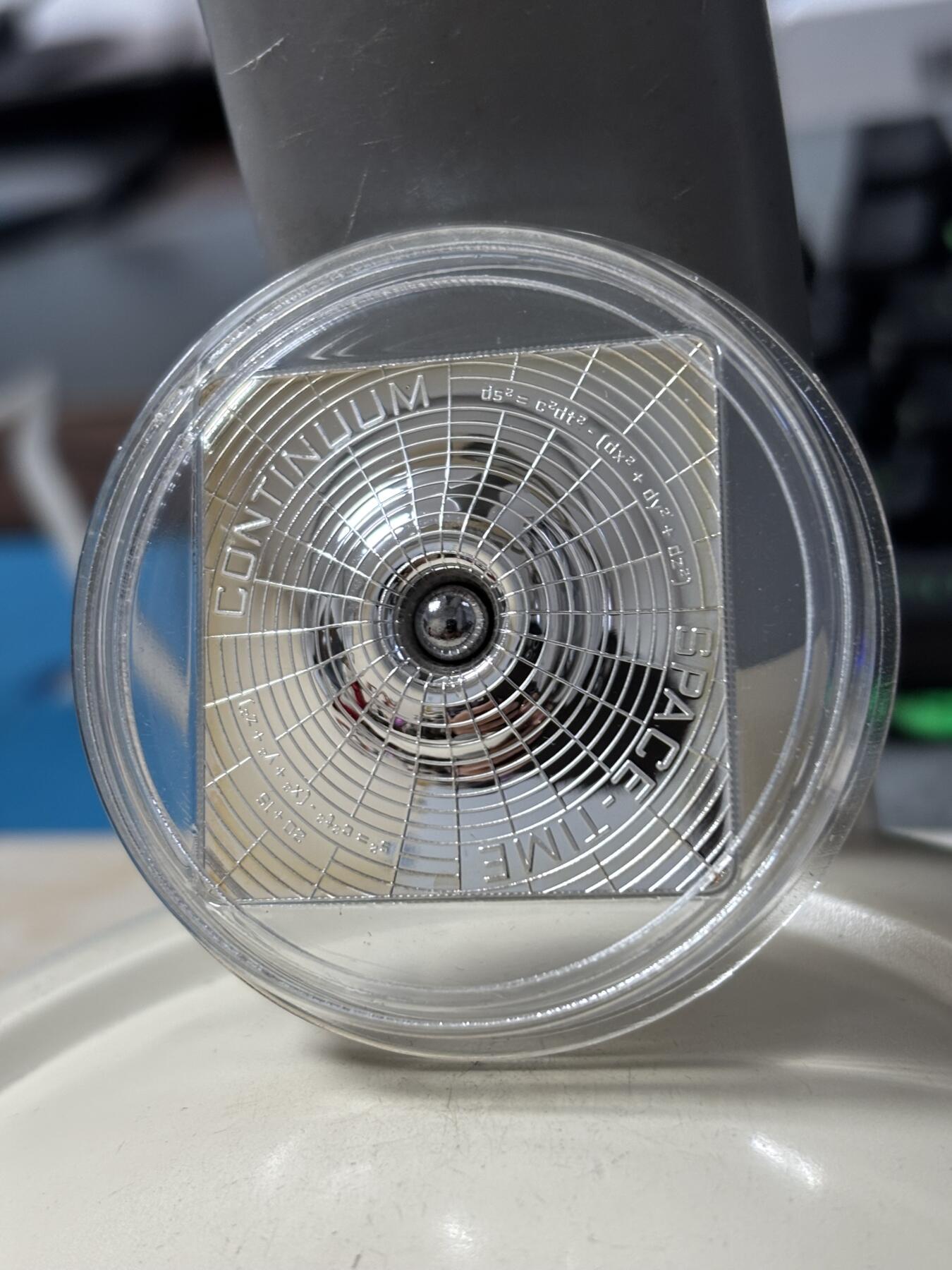 第191期拍卖 获奖库克2015年时空连续体银球镶嵌凹凸面纪念银币，获得2017年克劳斯最佳创意币大奖，999银，发行1500枚