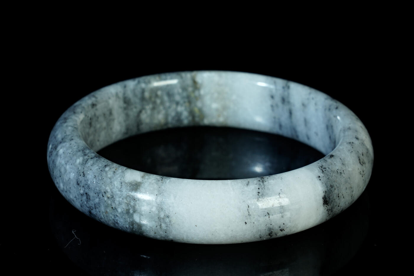 上海都达杂项专场三十一【全场包邮】  天然和田玉点墨青花手镯89-51