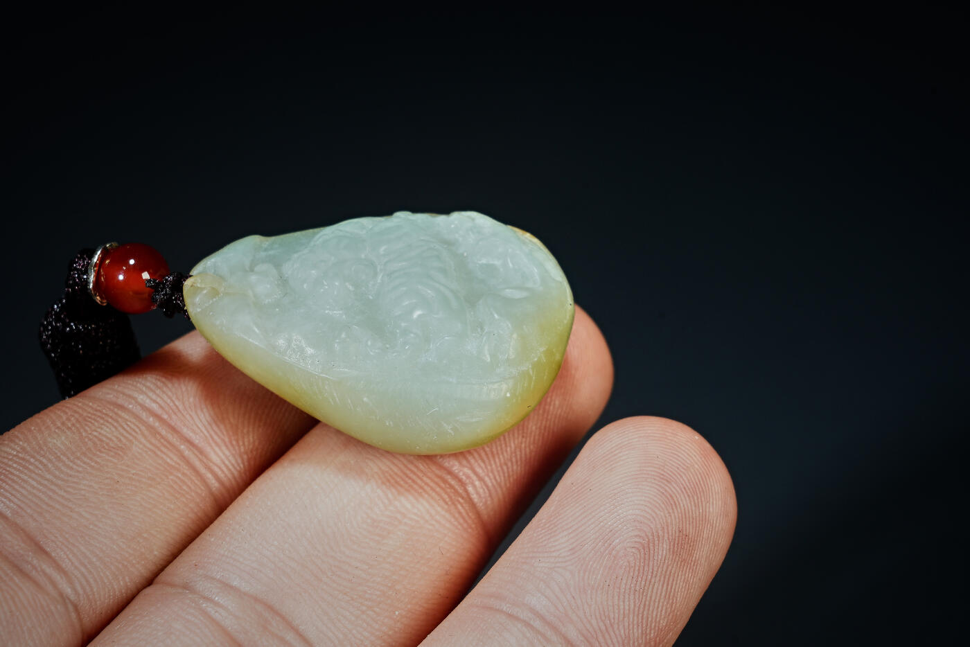 上海都达杂项专场三十一【全场包邮】  天然和田玉精雕《虎啸南山》挂件89-96