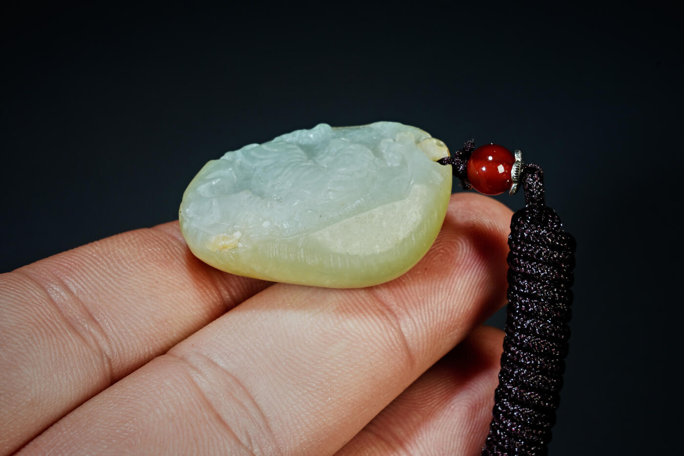 上海都达杂项专场三十一【全场包邮】  天然和田玉精雕《虎啸南山》挂件89-96