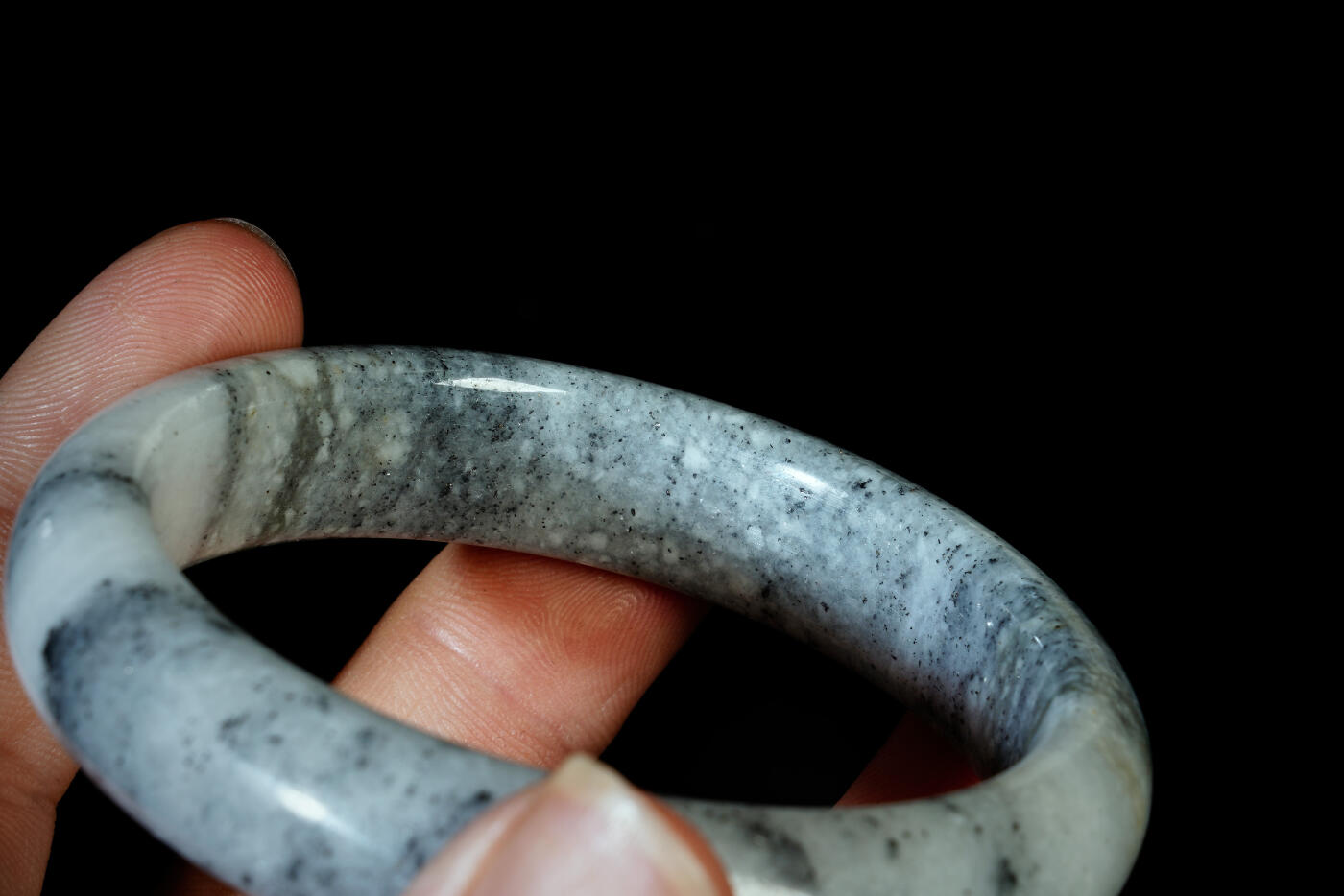 上海都达杂项专场三十一【全场包邮】  天然和田玉点墨青花手镯89-51