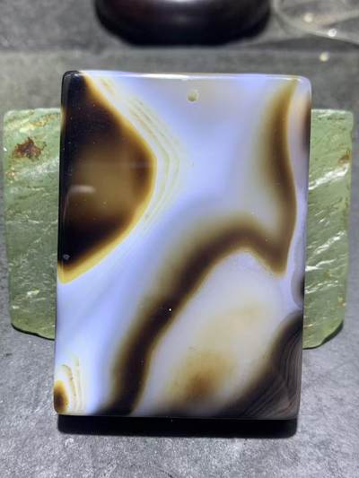 仅此一个，俏色千层纹药师玛瑙牌子一块， - 仅此一个，俏色千层纹药师玛瑙牌子一块，