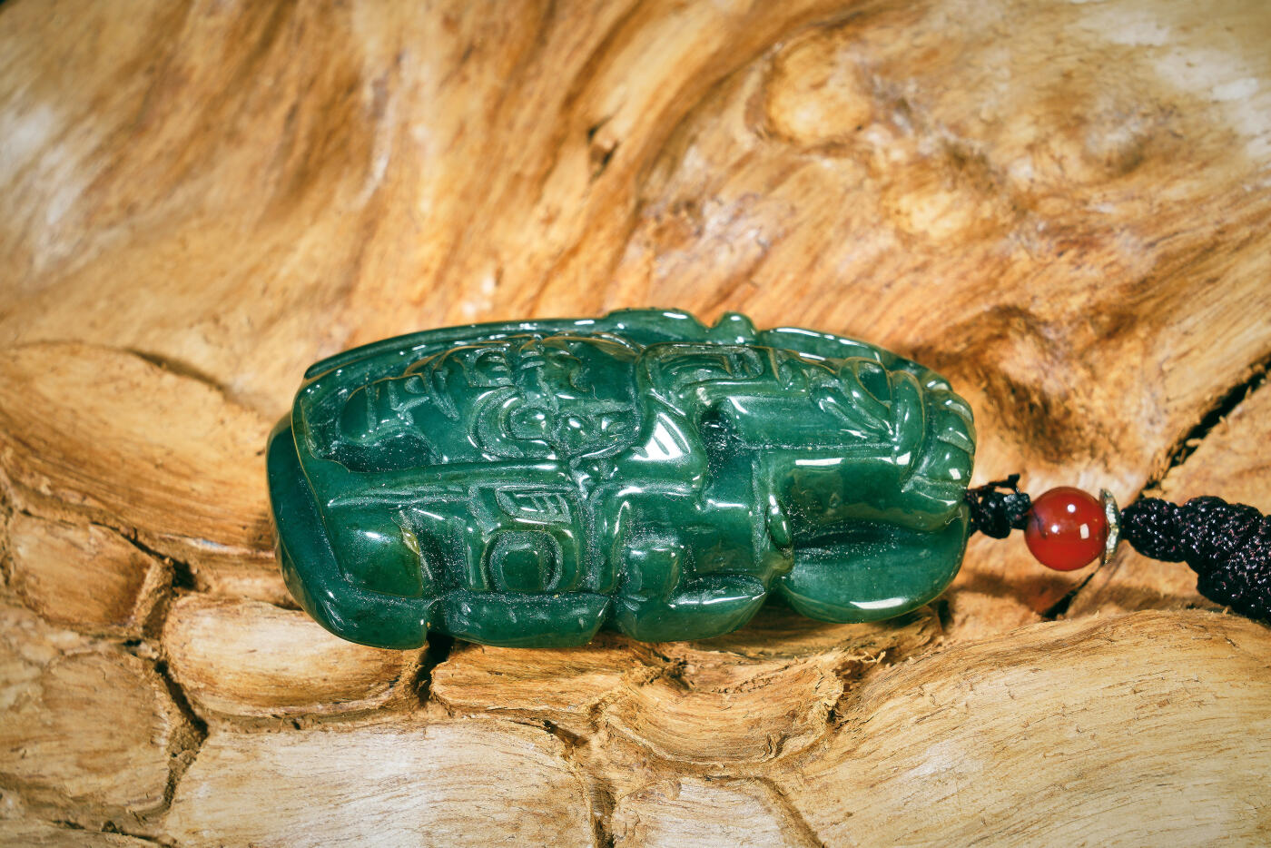 上海都达杂项专场三十一【全场包邮】  天然翡翠（A货）精雕《武财神》挂件 附鉴定证书89-37