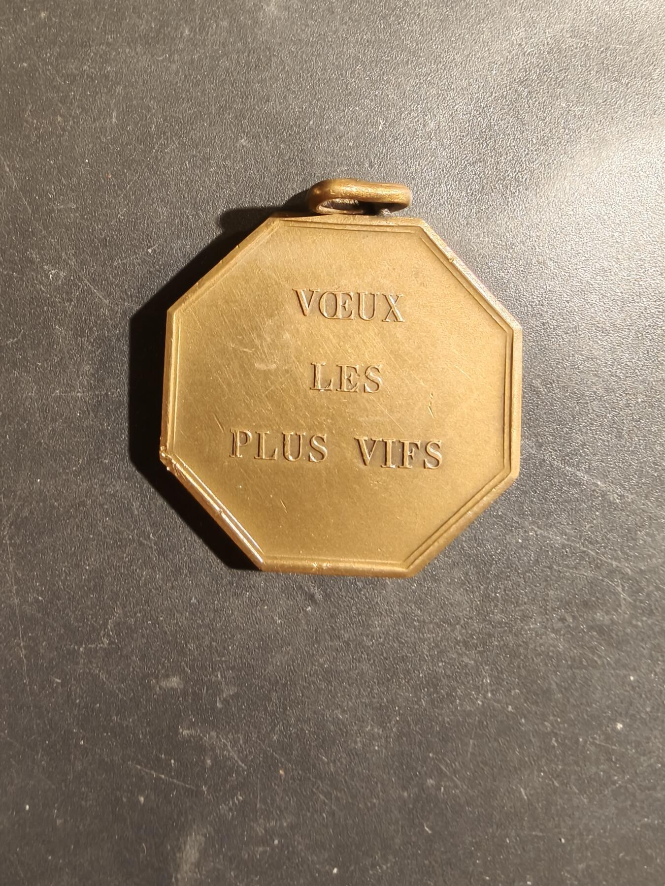 老王徽章第182期 法国八角铜章    带有嘉德勋章格言“心生邪念者可耻”