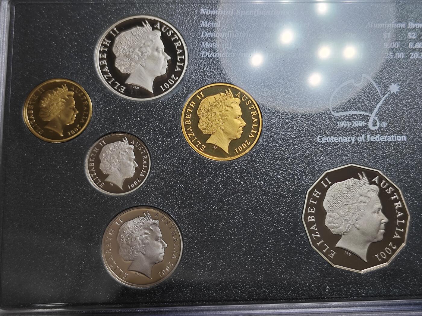 KK钱币收藏小铺  第400期  百期特拍（四拍之四）2月预留时间 周末发货  2001澳大利亚联邦成立一百周年精制套币 带50分/1元彩色纪念币 盒证齐全