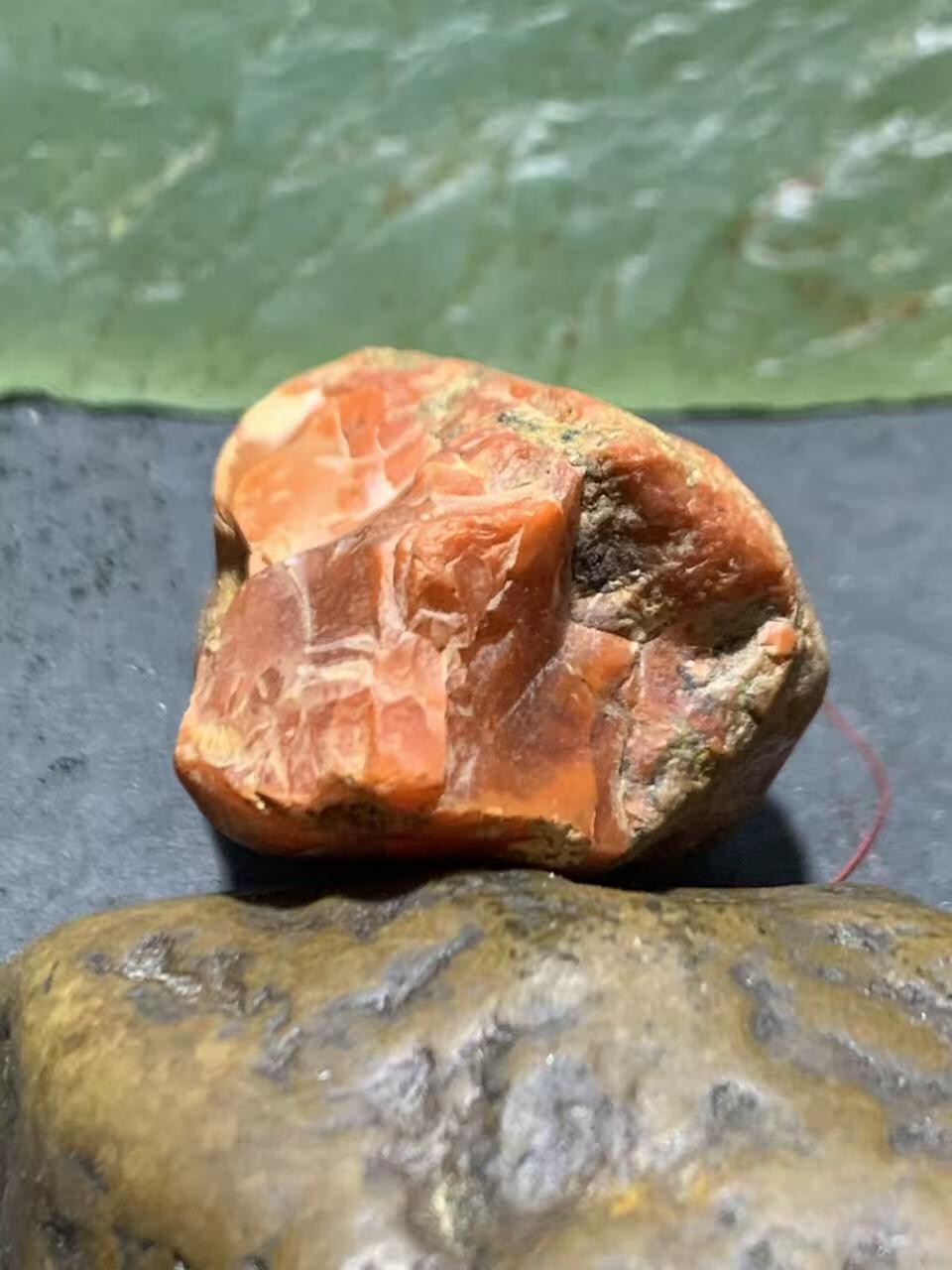 精美柿子红皮开窗料南红玛瑙原石一颗