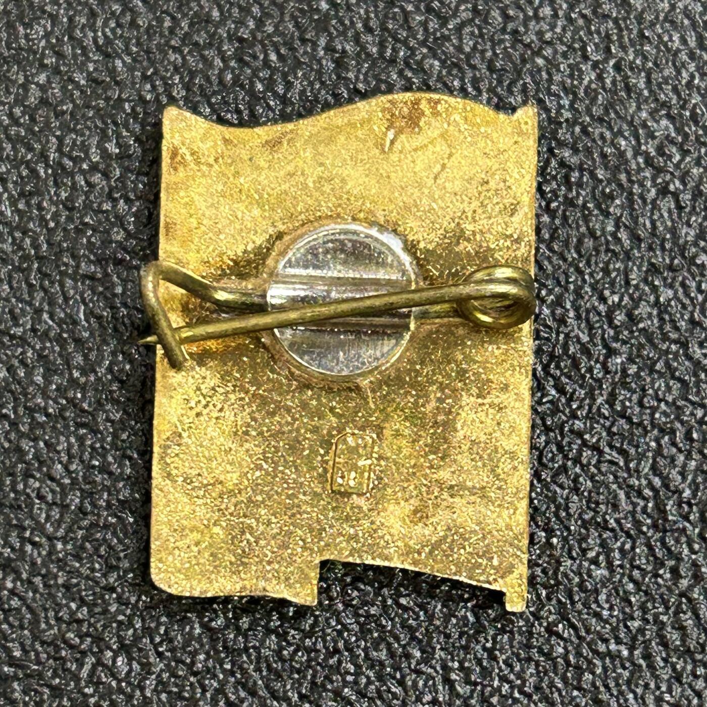 西秦中古拍卖第七十七期 2026马年新春专场 本场拍品年初九发出 苏联拉脱维亚市级苏维埃代表证章 铜制珐琅