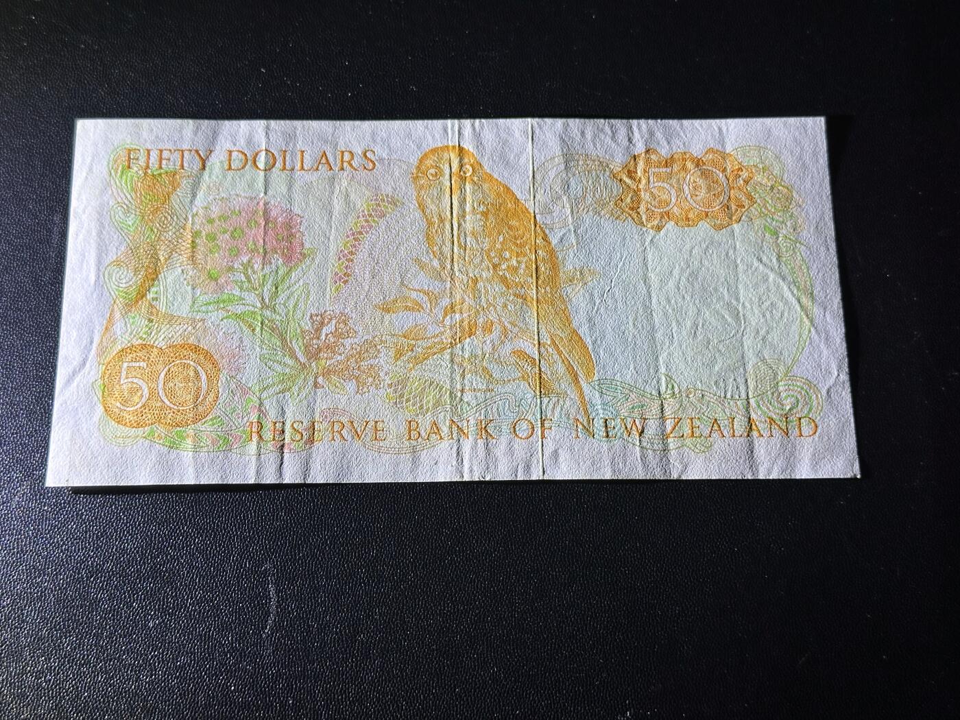 《外钞收藏家》第六百一十一期（农历新年第一场/快递恢复正常再发货）（长期征集拍品、欢迎藏友们联系合作） 新西兰女王纸币版50元 非全新 品相如图