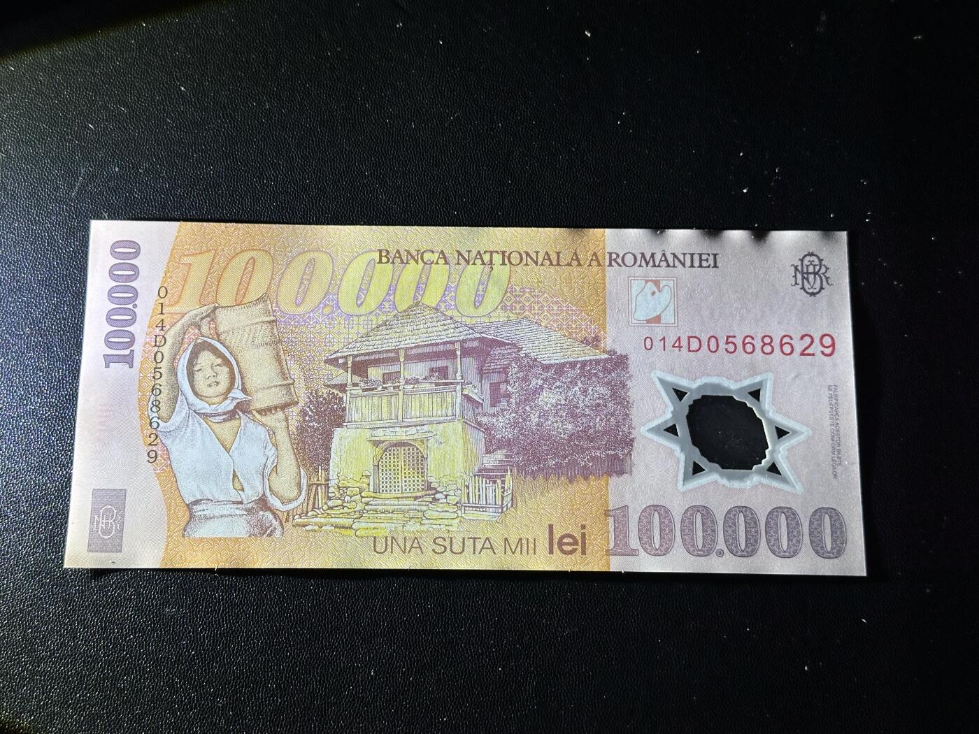 《外钞收藏家》第六百一十一期（农历新年第一场/快递恢复正常再发货）（长期征集拍品、欢迎藏友们联系合作） 2000年罗马尼亚5万全新角不绝+2001年10万塑料钞全新