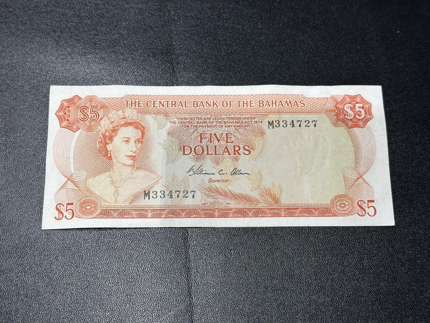 《外钞收藏家》第六百一十一期（农历新年第一场/快递恢复正常再发货）（长期征集拍品、欢迎藏友们联系合作） 1974年巴哈马5元 彩背 非全新 品相如图