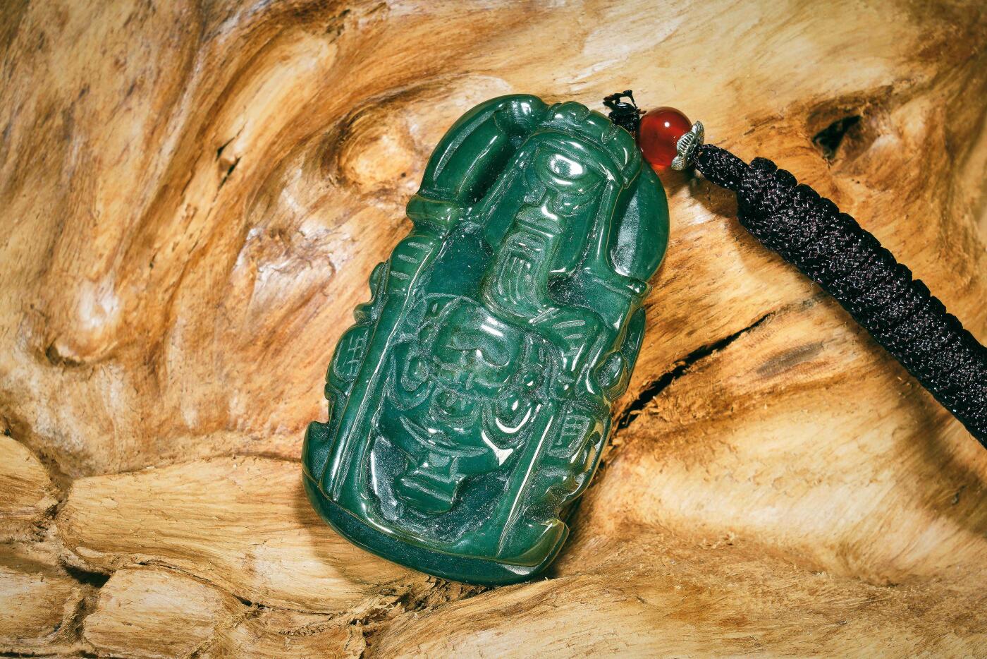 上海都达杂项专场三十一【全场包邮】  天然翡翠（A货）精雕《武财神》挂件 附鉴定证书89-37