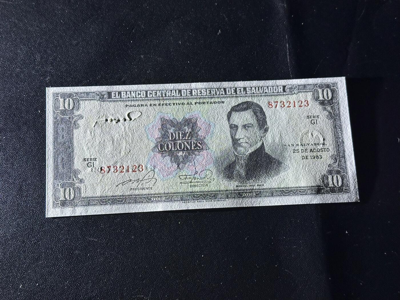 《外钞收藏家》第六百一十一期（农历新年第一场/快递恢复正常再发货）（长期征集拍品、欢迎藏友们联系合作） 1983年萨尔瓦多10克朗 全新UNC 尾123