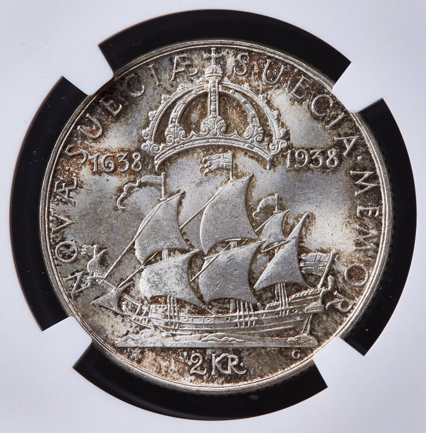 【俄甄集藏】马年新春第一拍 2026年(048)02-25星期三 晚 19:30 全场包邮 瑞典1938年G版美国特拉华州移民三百年纪念2克朗银币，NGC MS64，黄油彩，车轮转光