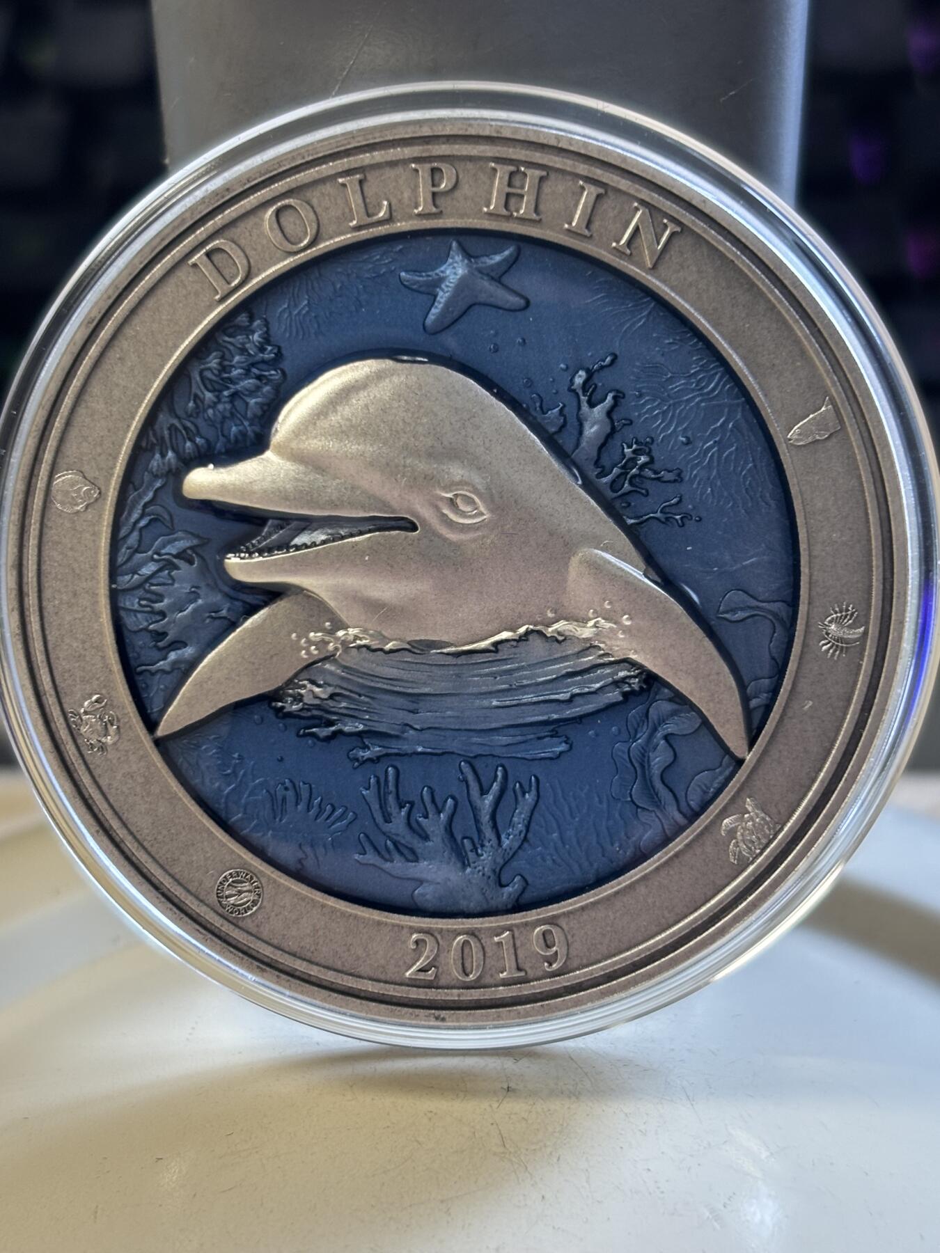 第191期拍卖 巴巴多斯2019海底世界系列3盎司海豚镶透明珐琅银币，999银，发行999枚