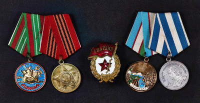 【俄甄集藏】马年新春第一拍 2026年(048)02-25星期三 晚 19:30 全场包邮 - 乌兹别克斯坦雅索拉特奖章（军事光荣），俄罗斯2010年卫国战争胜利65周年奖章，苏联禁卫军证章，乌兹别克斯坦舒赫拉特奖章（劳动荣誉），俄罗斯1996年海军成立300周年奖章5枚一组