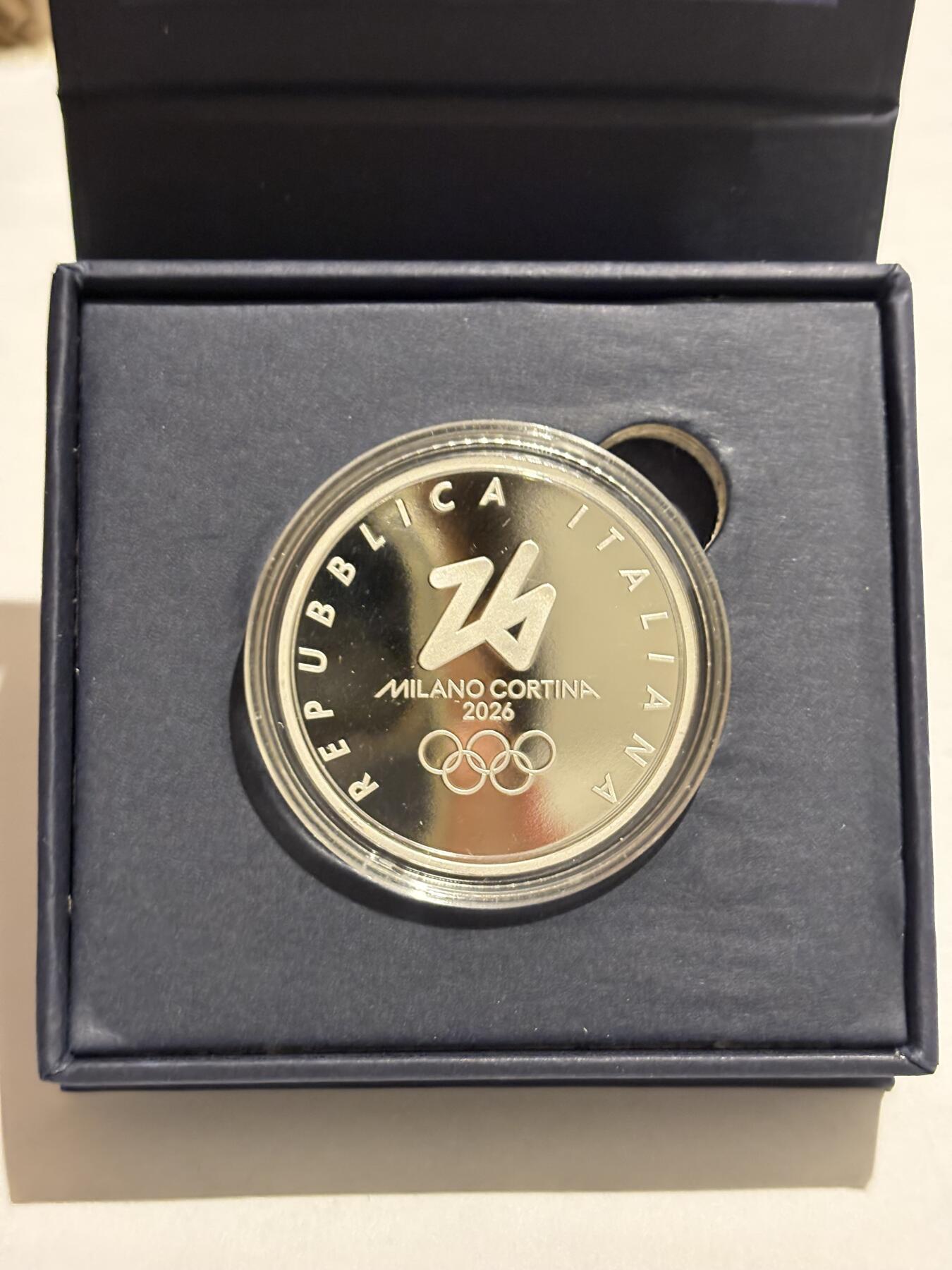 2026年米兰-科尔蒂纳丹佩佐冬季奥运会 而发行的官方纪念银币
