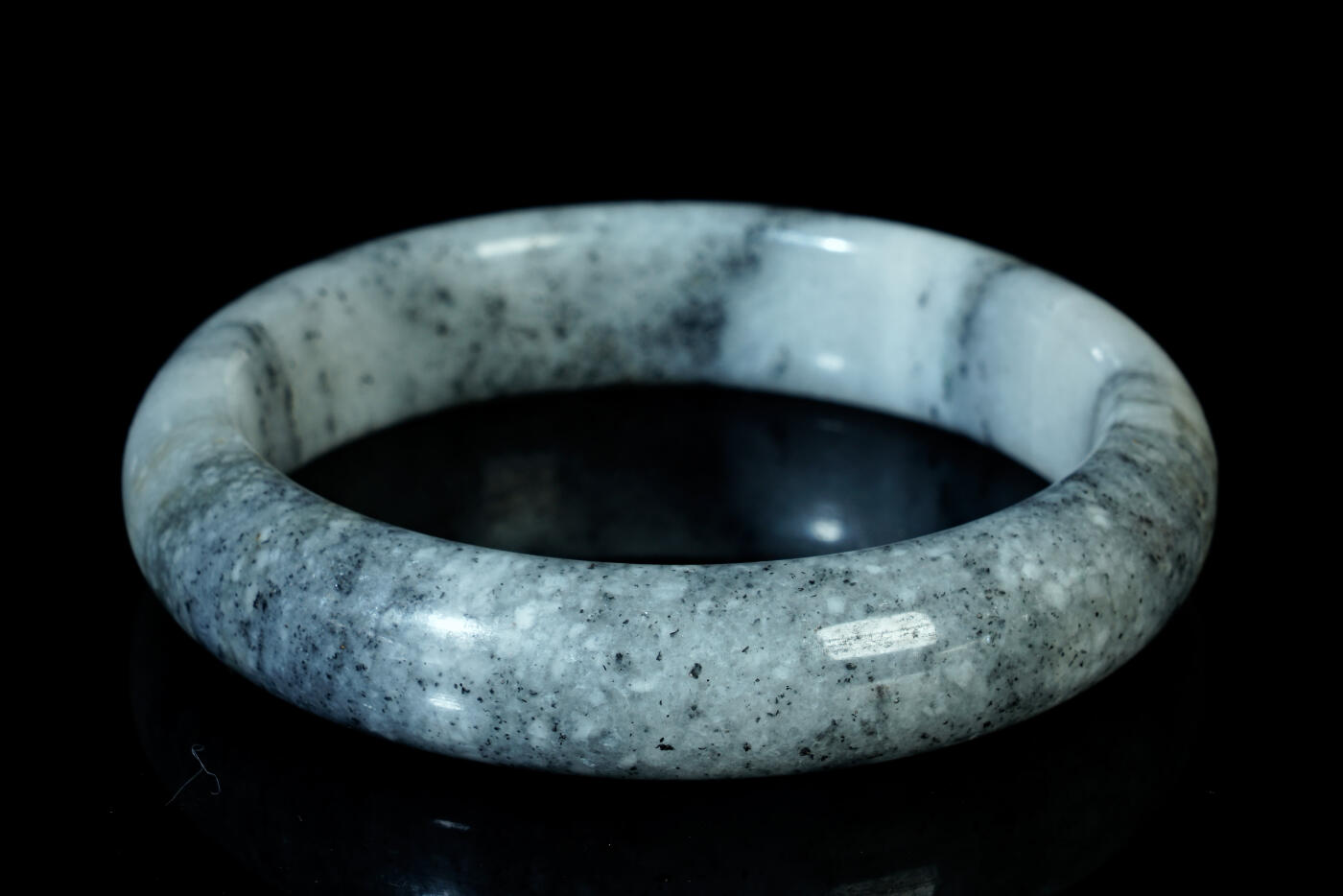 上海都达杂项专场三十一【全场包邮】  天然和田玉点墨青花手镯89-51