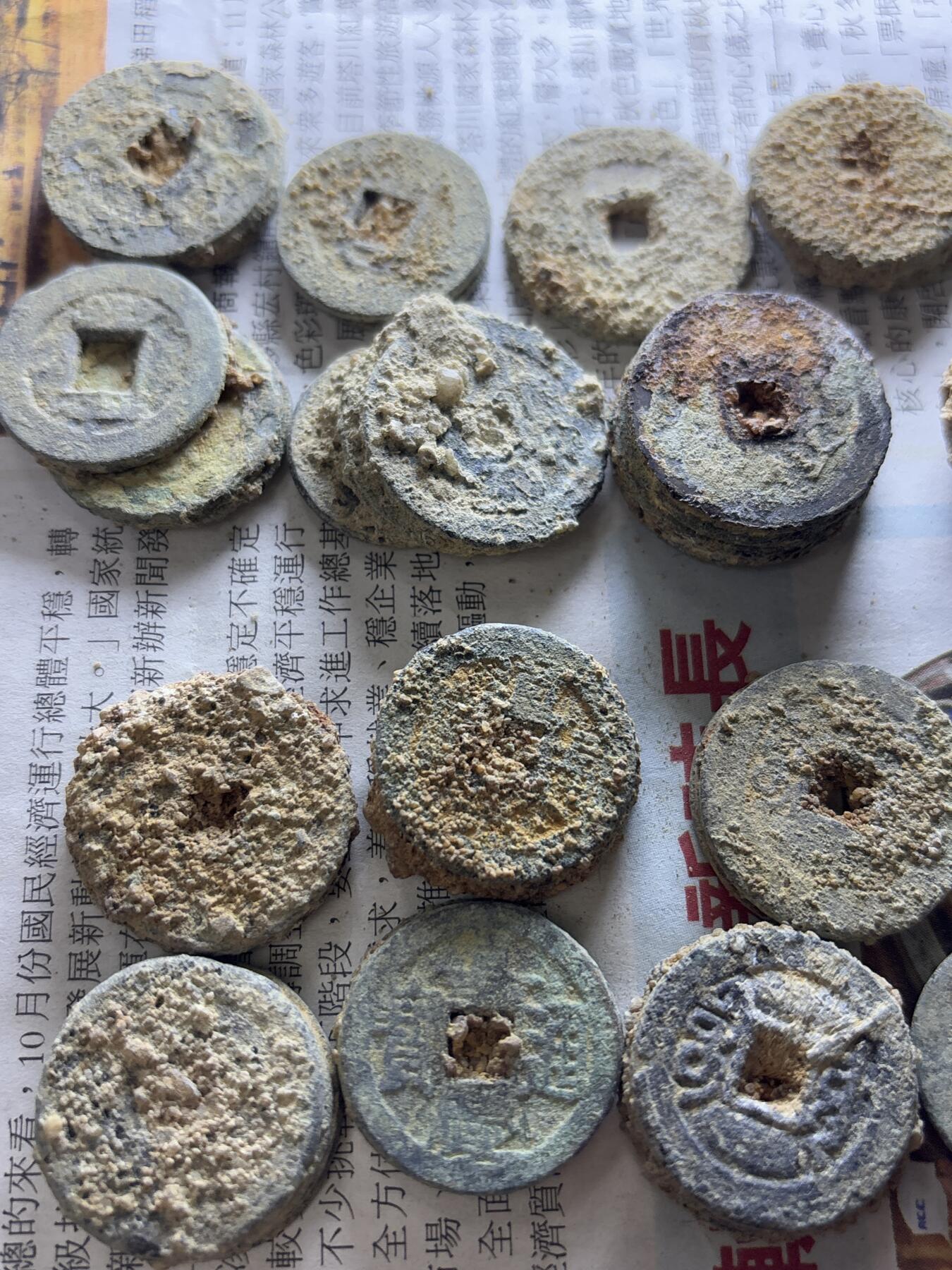 【金马踏春，泉马奔腾】2026 年新年贺岁场，（定于年初五接财神截拍）祝各位老板马到成功，马上有钱，愿岁岁平安喜乐顺遂 69 连左右分 20 坨，287 克，河道清筒子，清顺治到宣统，有几率出顺治，雍正，太平天国等好钱，这种货某某直播间都是按个算的，喜欢的不要错过了