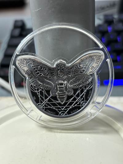 第191期拍卖 - 坦桑尼亚2018年鬼脸天蛾2盎司纪念银币，999银，发行999枚，塑料盒有破