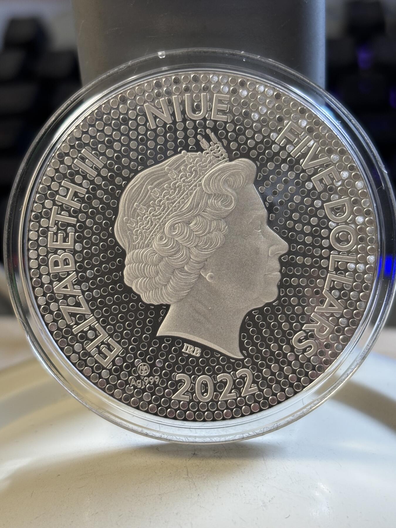 第191期拍卖 纽埃2022年中国生肖虎年圆点白虎2盎司纪念银币，999银，发行500枚，盒子内衬有破