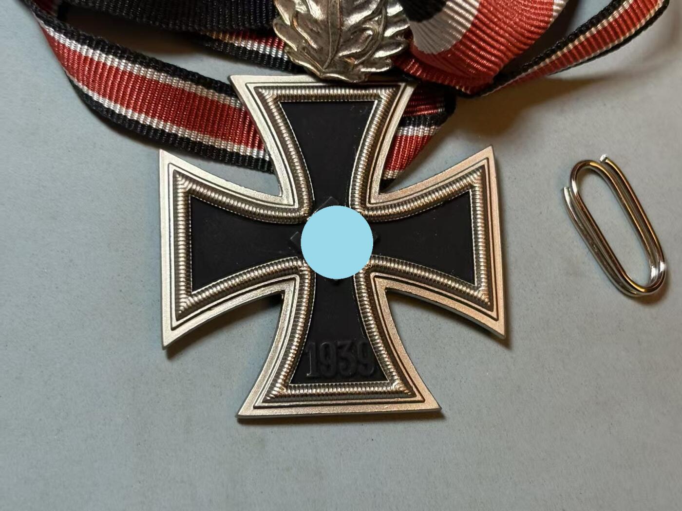 号角文化祝福各位藏友春节大吉马年入好藏 盛世勋华——号角文化勋章邮票专场拍卖第306期    德国（1939）橡叶骑士十字勋章 银制 带800银标 复制品