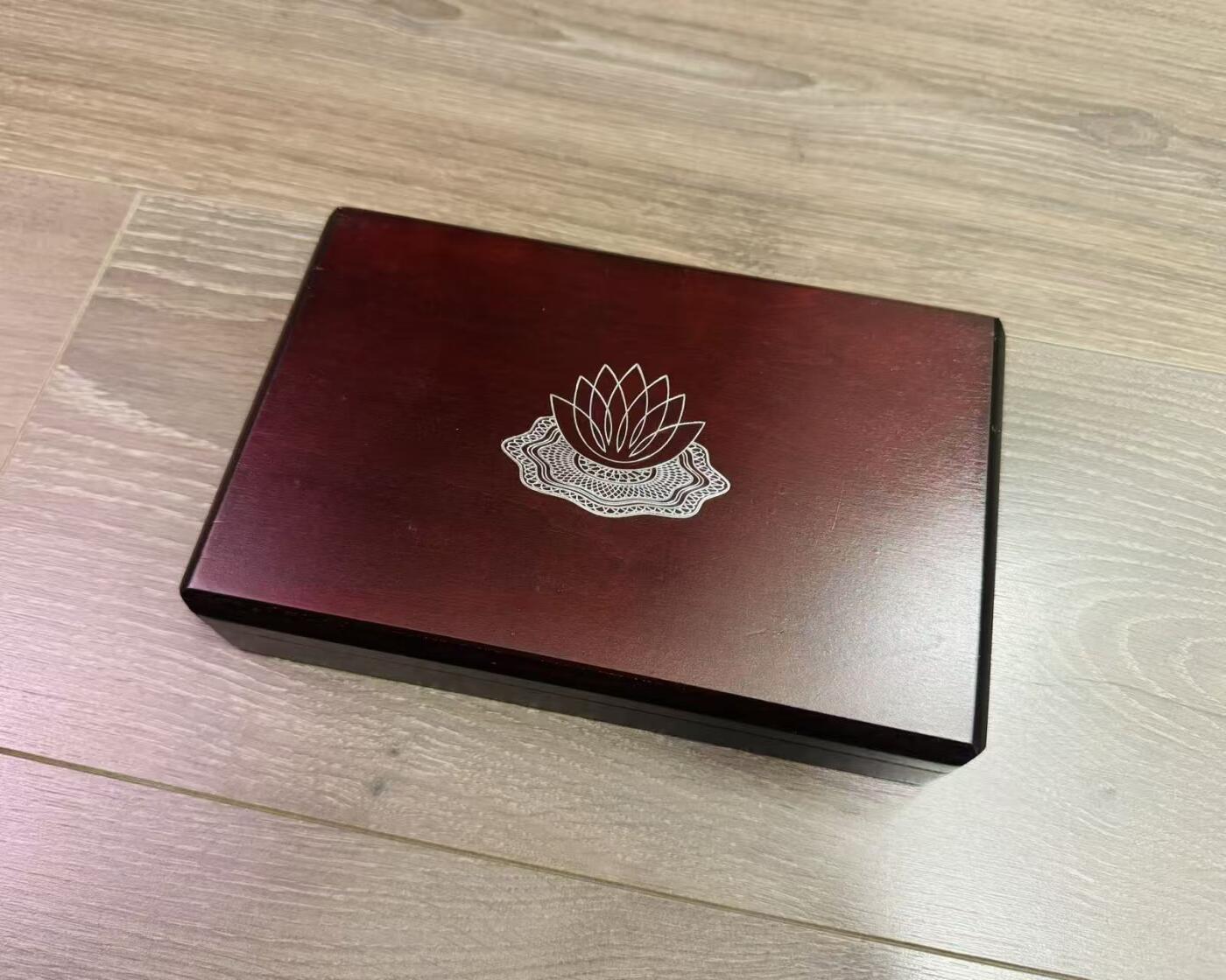 【Blue Auction】世界纸币精拍第787期——18级TOP拍卖/信誉/品质/专业/高效💫  【AA冠无47】澳门 中国银行 1995年100元 亚克力原封砖  木盒