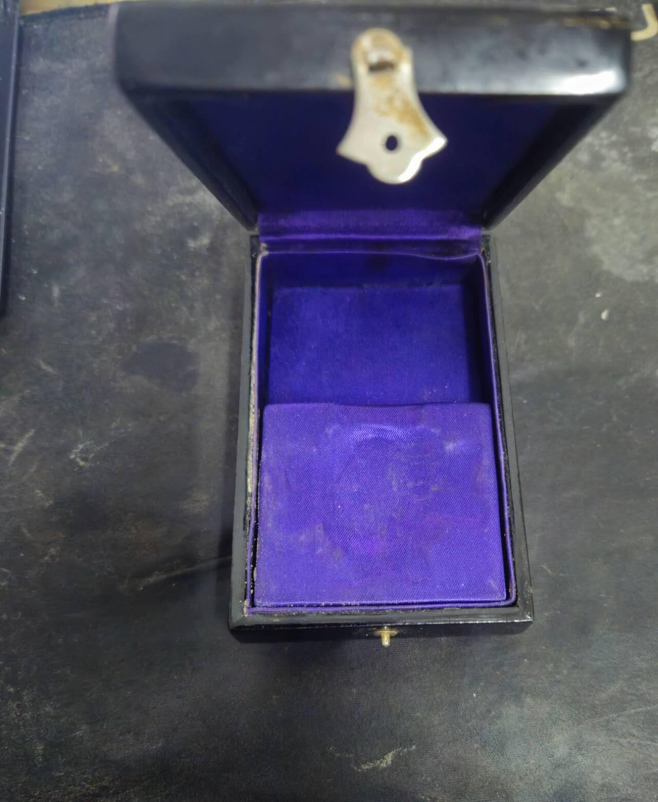 各国勋章奖章拍卖第49期 日本勋四等瑞宝章，空盒