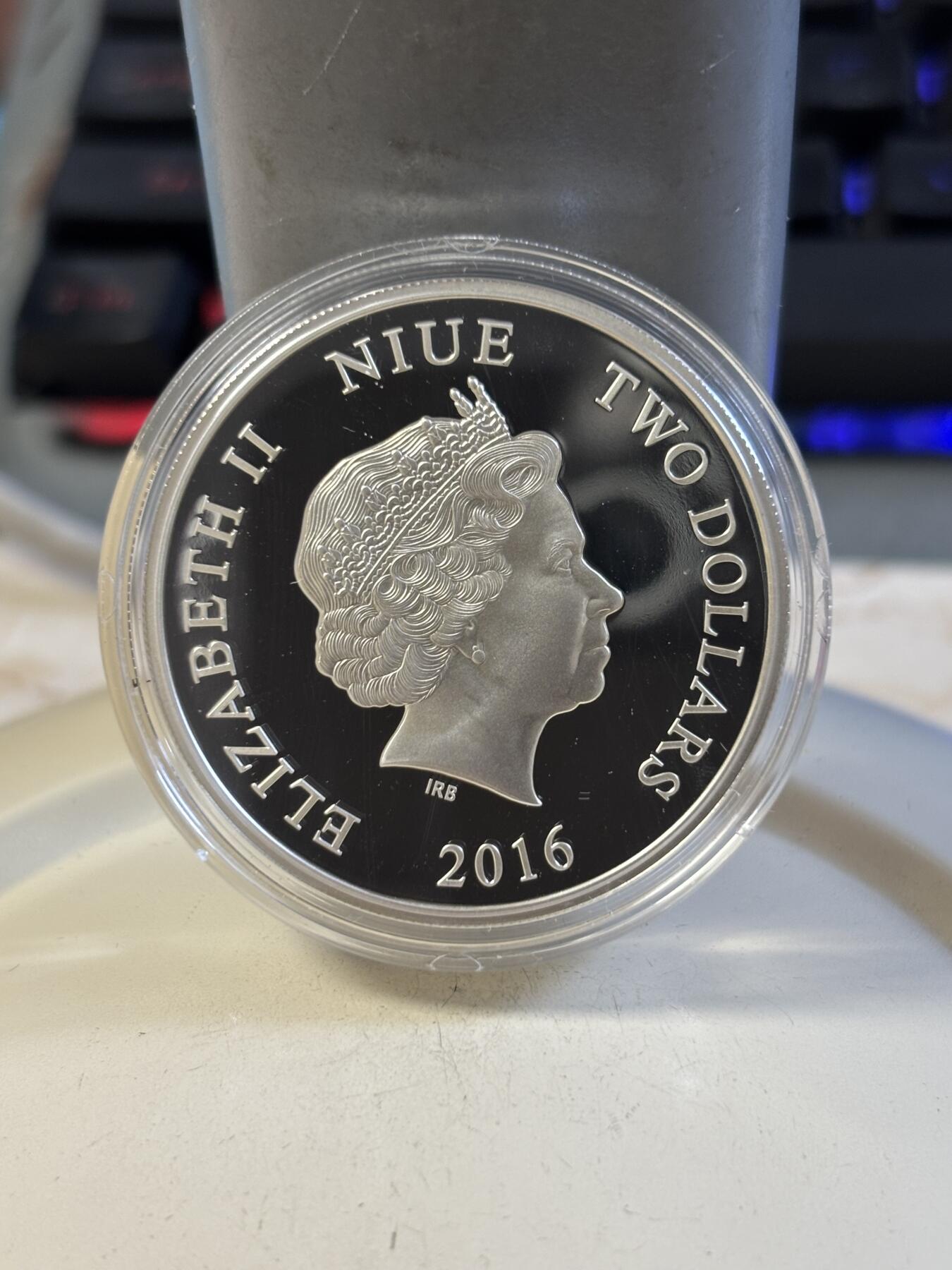 第191期拍卖 纽埃2016年迪士尼冰雪奇缘系列安娜公主纪念彩银币，999银，发行10000枚，有氧化