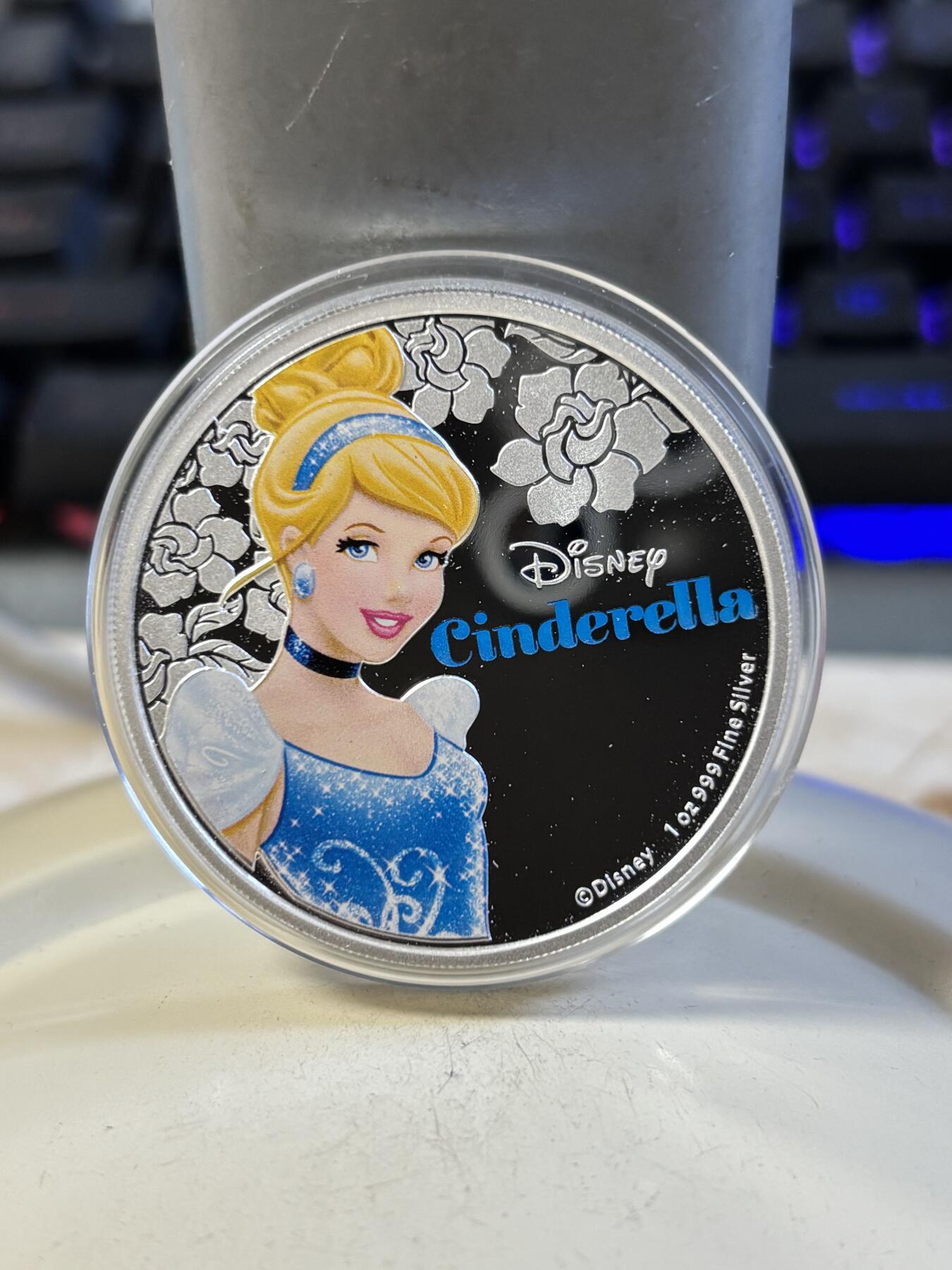 第191期拍卖 纽埃2015年迪士尼系列首枚灰姑娘公主彩色纪念银币，999银，发行10000枚