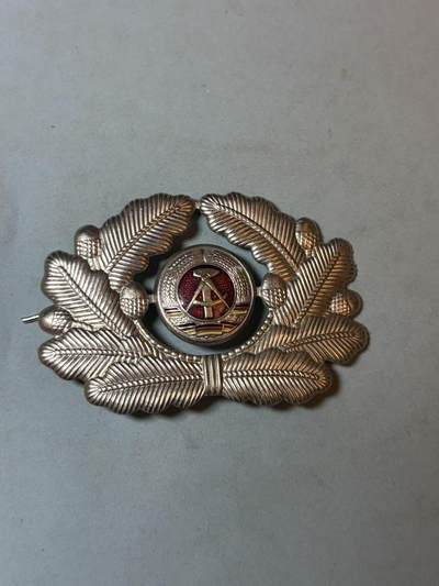 号角文化祝福各位藏友春节大吉马年入好藏 盛世勋华——号角文化勋章邮票专场拍卖第306期    - 东德大檐帽帽徽