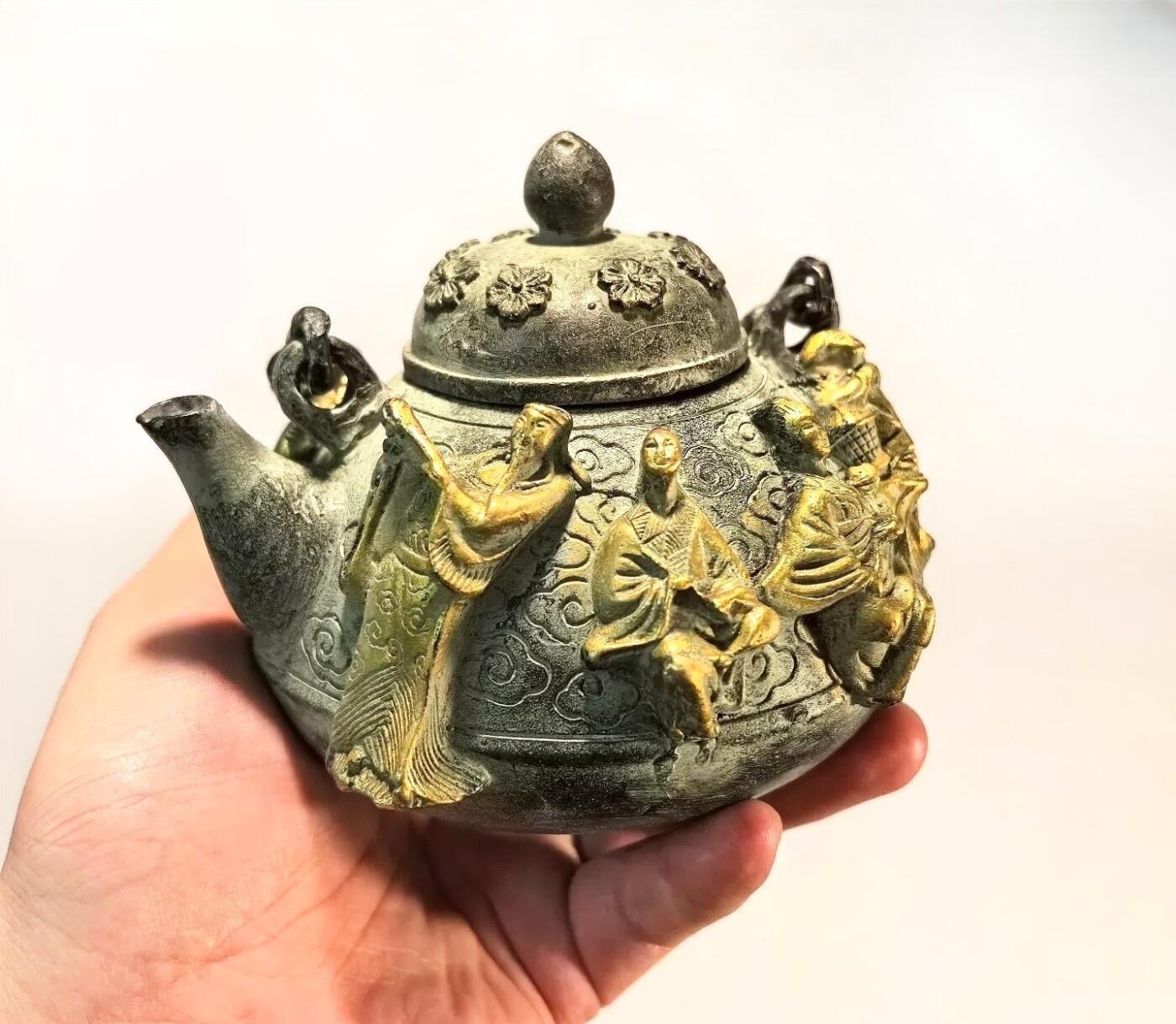 兰馨堂瓷竹专场 旧藏仿大明宣德年制青铜鎏金雕刻八仙人物铜壶