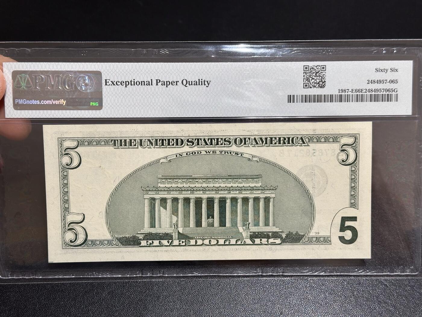 《外钞收藏家》第六百一十一期（农历新年第一场/快递恢复正常再发货）（长期征集拍品、欢迎藏友们联系合作） 1999年美国大头版5美元 PMG66 号码无4