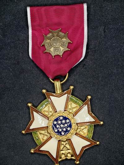 凯旋世界勋赏（第22期新年大拍）（欢迎送拍）（对拍品有疑问请询问客服，不接受到手刀，出价默认拍品品相。请认真阅读拍卖规则！出价默认已认可！）（收到货请录制开箱视频，无视频概不处理问题。） - 美国荣誉军团勋章