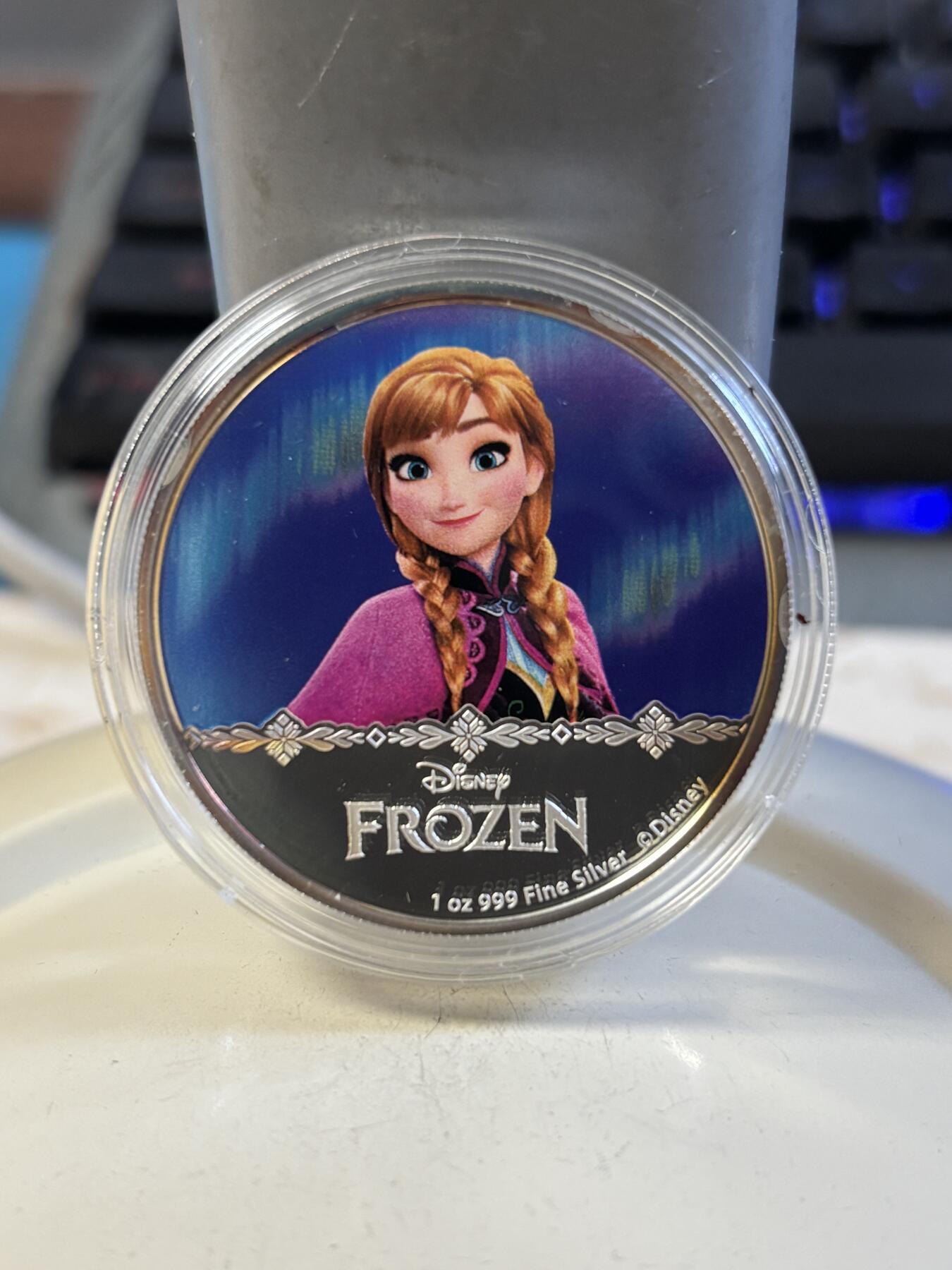 第191期拍卖 纽埃2016年迪士尼冰雪奇缘系列安娜公主纪念彩银币，999银，发行10000枚，有氧化