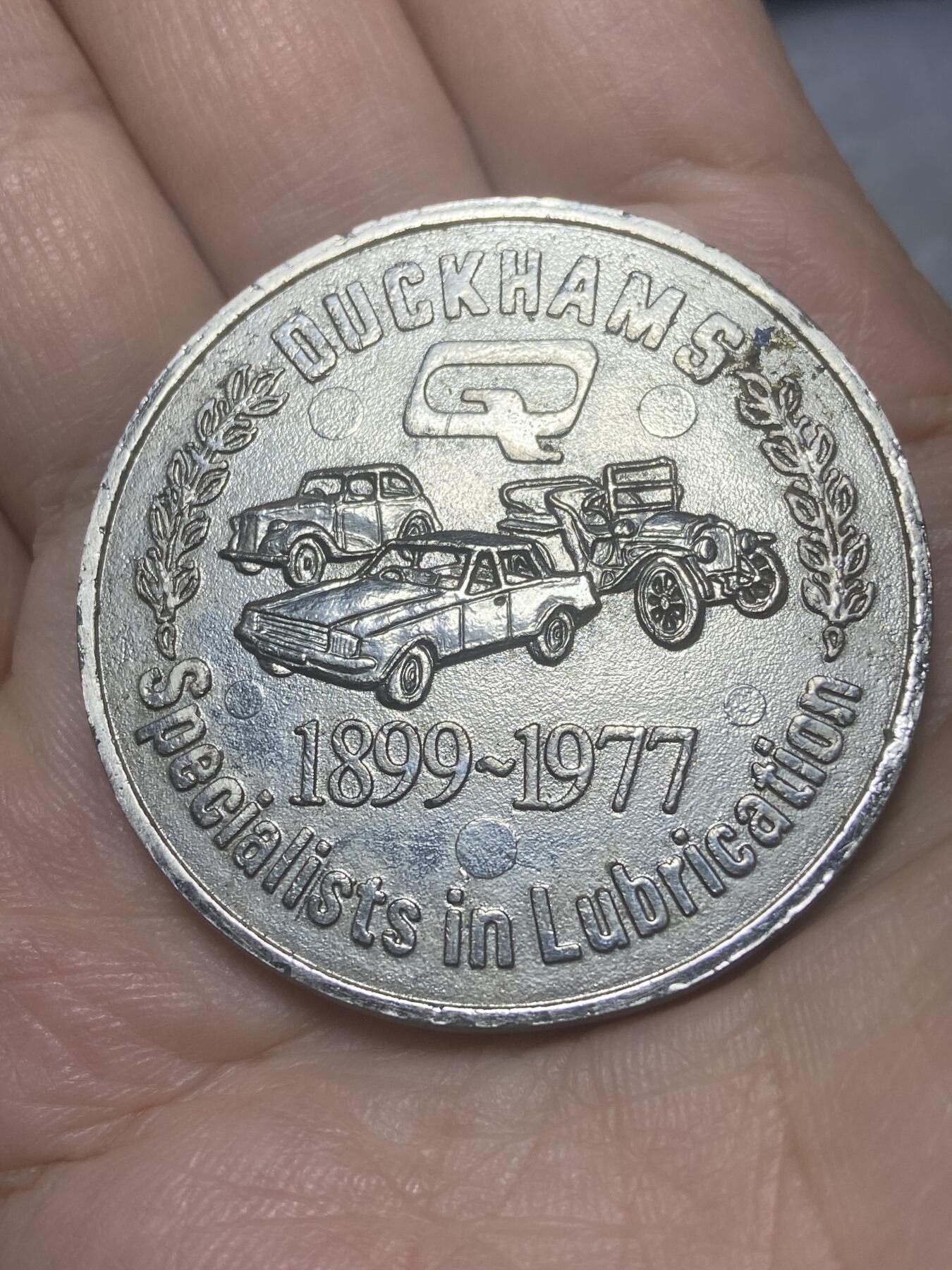 2026年第二十六场(总第一百九十五场）外国好品散币场(免佣金) 少见–英国🇬🇧1977年纪念章，直径44.8毫米，厚3.8毫米，重33.98克(英国著名润滑油品牌 Duckhams 创立78周年和伊丽莎白二世登基25周年银禧纪念章