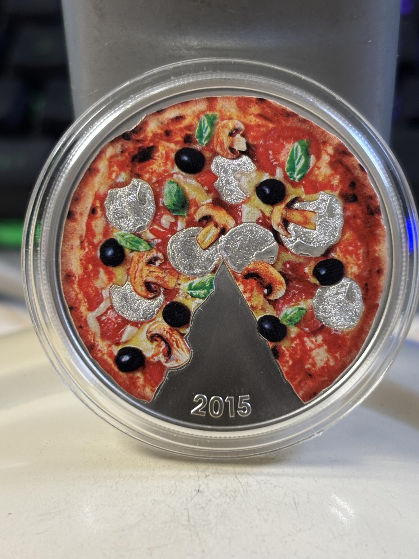 第191期拍卖 少见所罗门2015年带香味的意大利披萨彩色纪念银币，20克，发行1500枚
