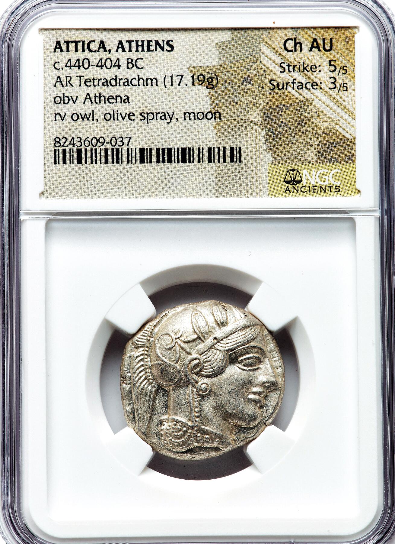 【Blue Auction】世界纸币精拍第787期——18级TOP拍卖/信誉/品质/专业/高效💫  【满盔打制非常居中难得 图案完整细节清晰】古希腊 雅典 公元前440-404年 经典猫头鹰四德拉克马厚银币 NGC Ch AU品相较好 打制深峻 银光闪闪 正面女神雅典娜（背面橄榄枝与下弦月，代表着希腊战胜波斯的纪念。在猫头鹰（象征智慧）身边的字符“ΑΘΕ”，是雅典的字母缩写）“猫头鹰银币”不仅支撑起了古希腊人的自由意志与优雅艺术，自身也成为了古希腊文化的重要象征