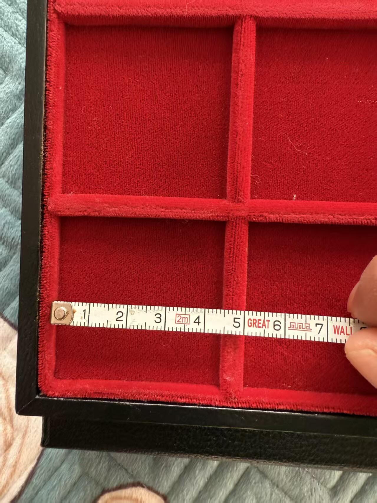 “福币呈祥”新年甄品场（直播拍卖）甄臻铺-世界币章拍卖（第50期），送拍享返佣金等优惠多多 意大利Abafil钱币收纳盒，钱币收纳中的奢侈品，内有两层托盘  九成新