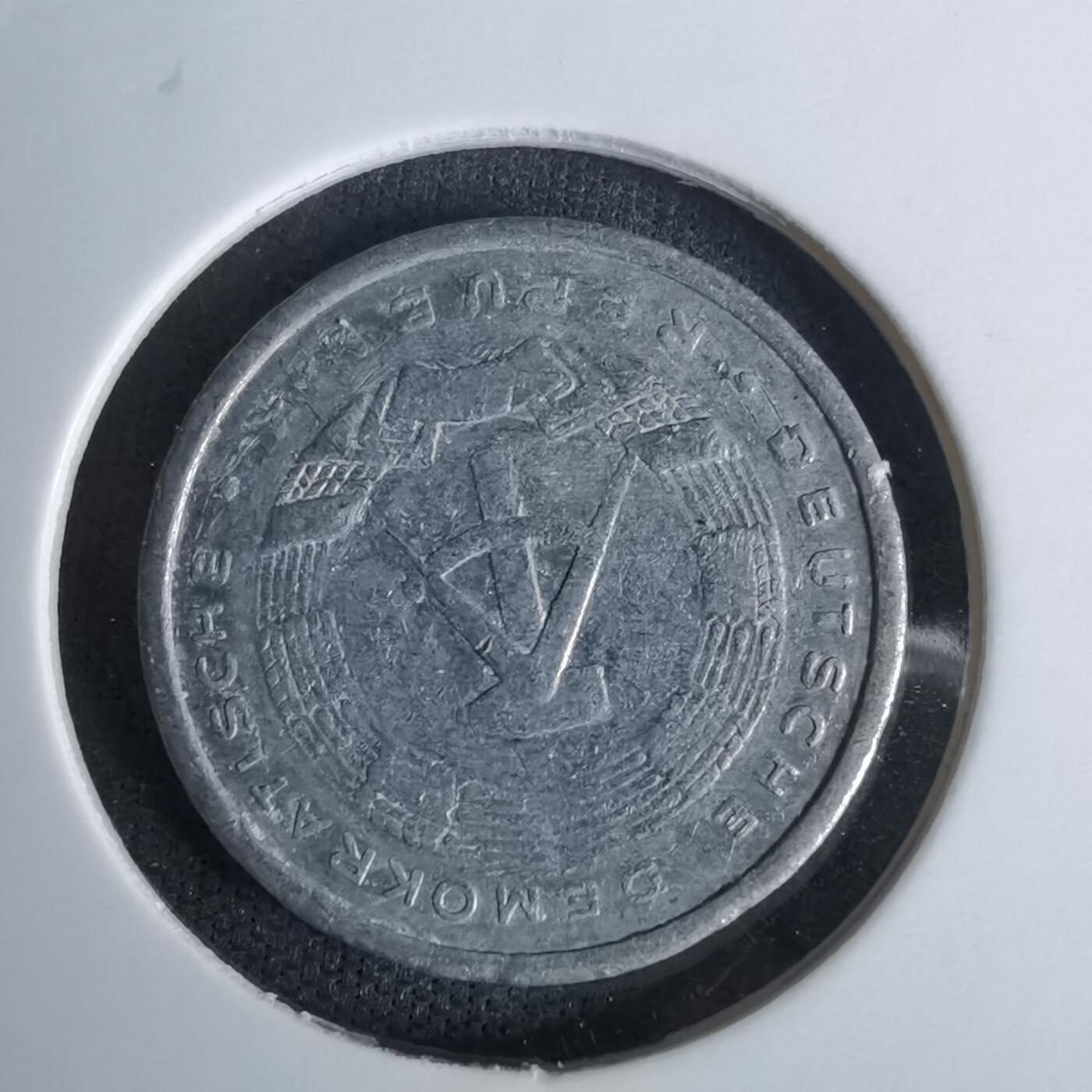 沼泽如烟--第994场 东德1977年1芬尼